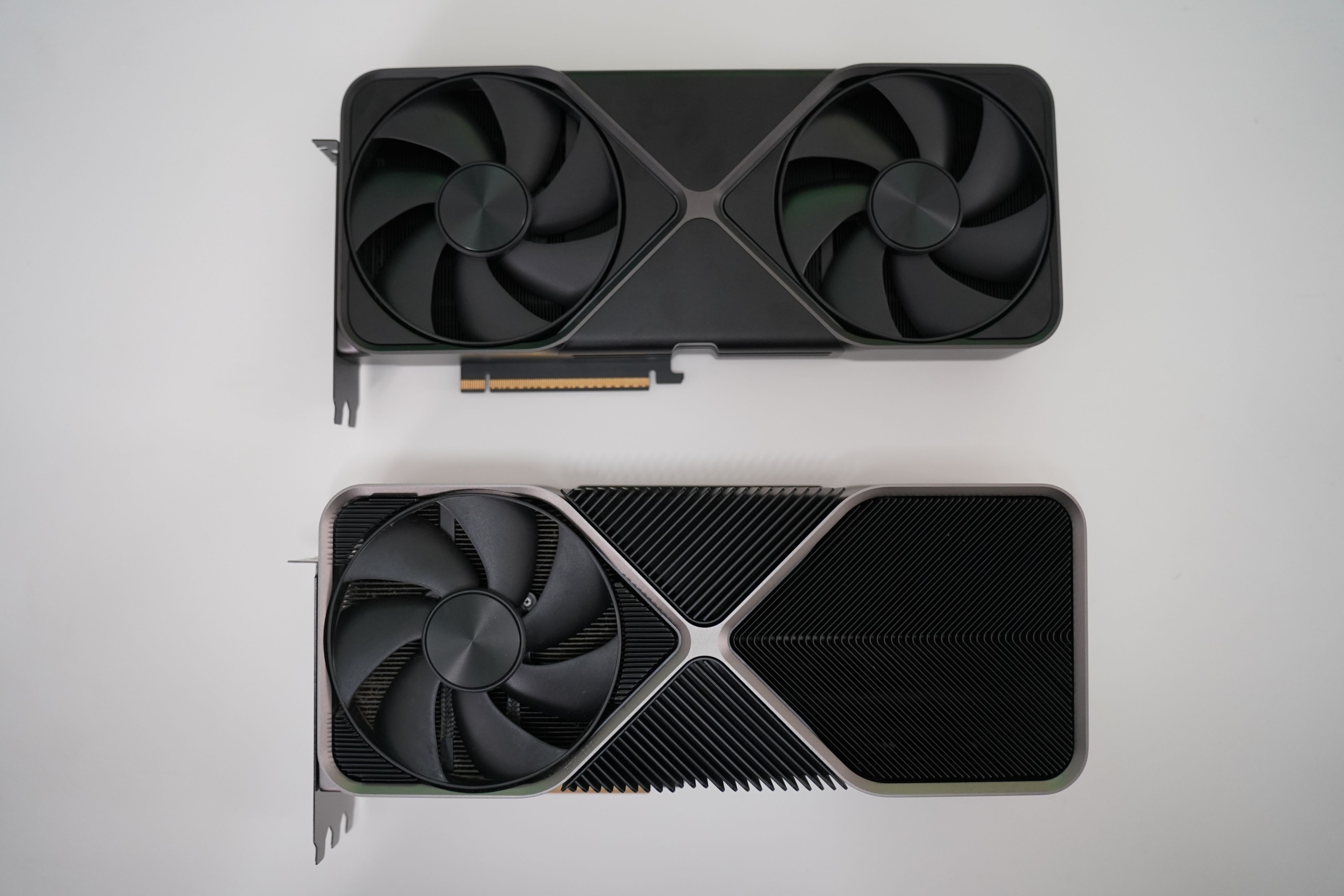مقایسۀ اندازۀ RTX 5090 با RTX 4090